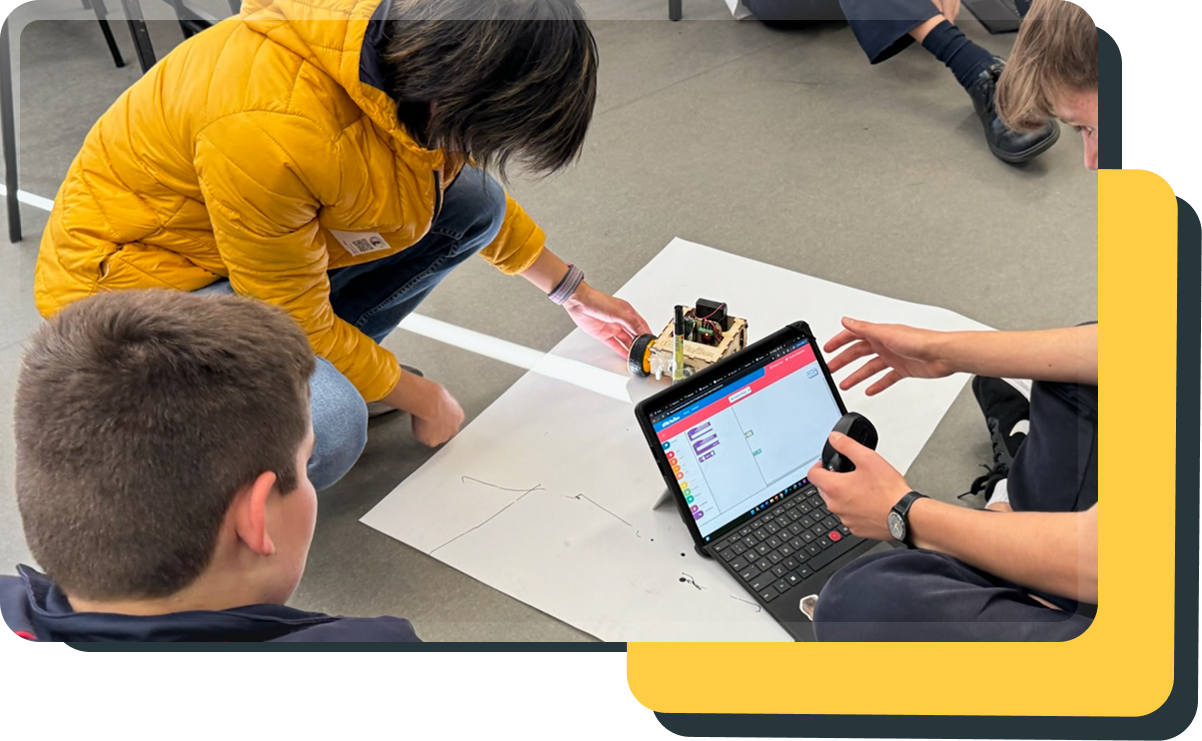 Two students coding the Ro/Box kit
